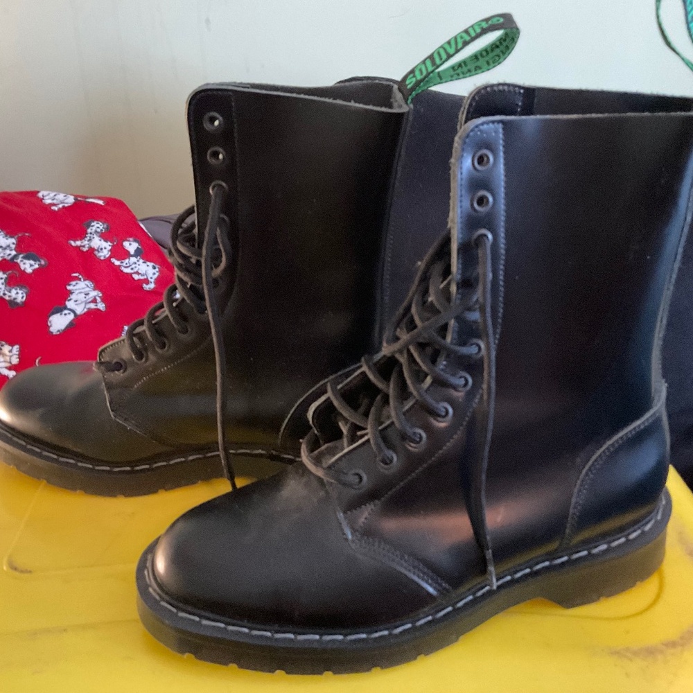 Made in England 11 eye boots